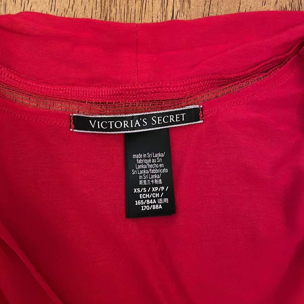 VS Red Robe - Picture 4 of 4
